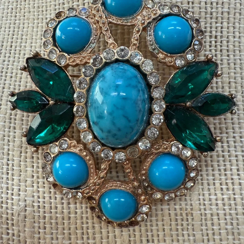 Elegant Turquoise and Green Vintage Brooch/Pin‎ Signed Sarah Coventry “Maharani”